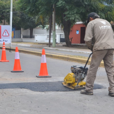 Municipio y Provincia intervienen zonas críticas con bacheo intensivo