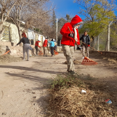 La campaña Por una Rioja más Limpia trabajó este jueves en la zona oeste de la Capital