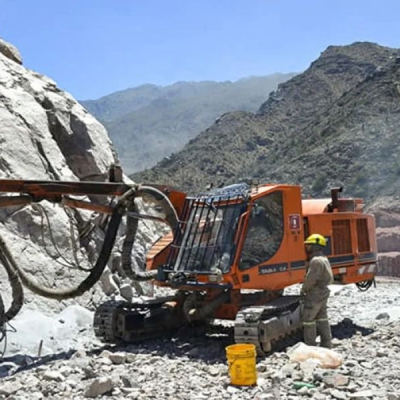 Paralizan obras viales en La Rioja y despiden a más de 70 obreros