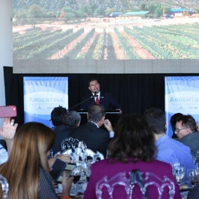 Casas apostó a la construcción de lazos de unidad fecunda, solidaria y con oportunidades de negocios